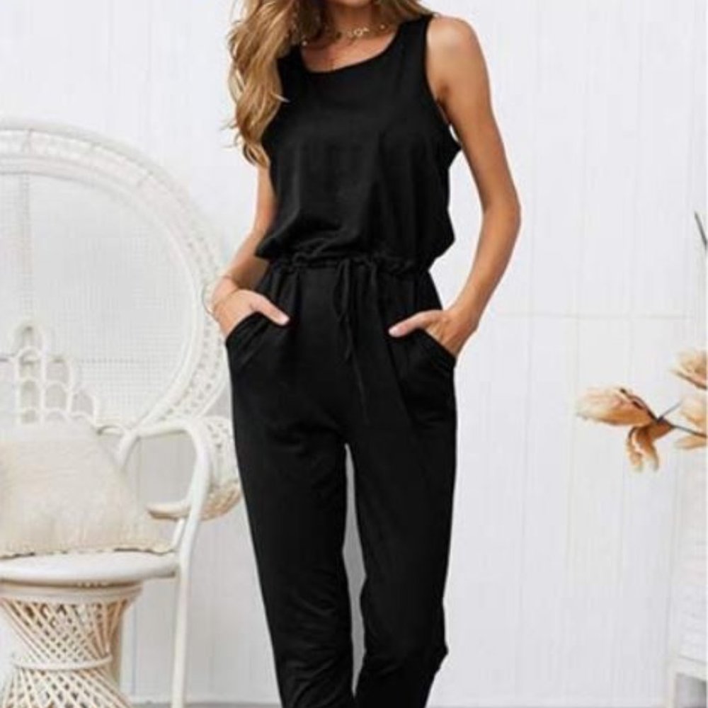 Black cinch waste jumper with jogger bottoms